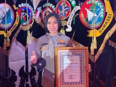 Raih Juara 1 Beladiri Polri, Briptu. Jenifer Terima Penghargaan dari Kapolri