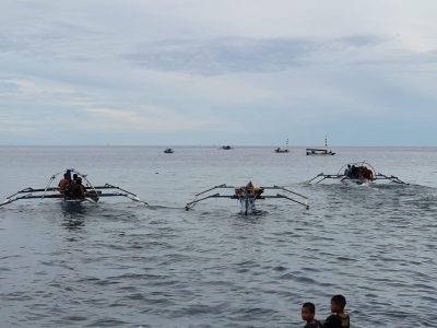 Lomba Perahu Katinting Dua Mesin 5,5 PK & Lomba Perahu Dayung di Pantai Maesa H + 1 Paling Ramai