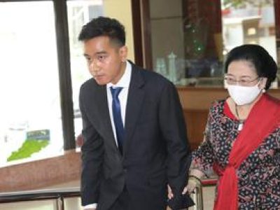 Gibran Rakabuming Digandeng Megawati, Rahasiakan Obrolan dan Minta Publik Membaca Ekspresi Wajahnya