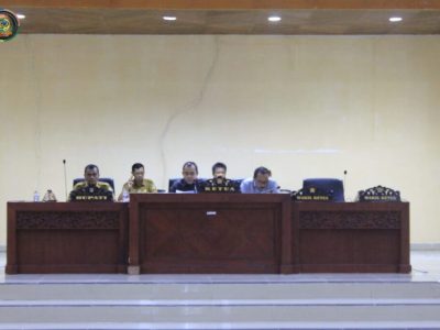 Asisten II Ir. Lewis Hadiri Rapat Paripurna DPRD Parimo