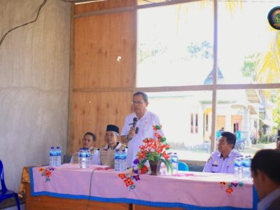 Wabup Badrun Nggai Tinjau Langsung Jembatan Penghubung dan MCK Umum Desa Karya Mandiri