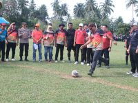 Turnamen Sepakbola Pelajar U – 12 dan U – 14 Resmi dimulakan ‘Asisten I Abd. Azis Tombolotutu Baca Sambutan Bupati