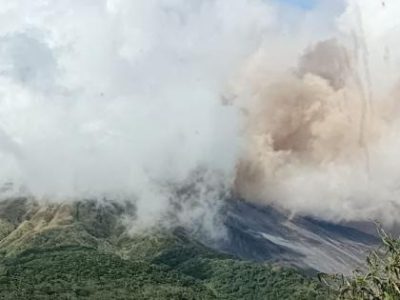 Gunung Karangetang Berstatus Siaga, Warga Dievakuasi ke Museum Siau Timur