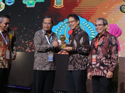 Terima Penghargaan UHC ‘Komitmen Wabup Badrun Nggai tingkatkan akses layanan kesehatan masyarakat diParimo