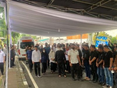 Jokowi Melayat di Rumah Duka Istri Moeldoko