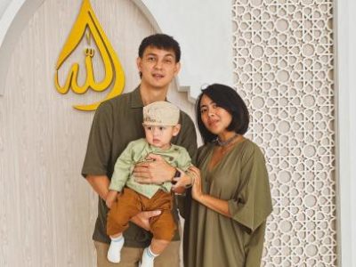 Marcell Darwin Ajarkan Anak Sholat, Netizen: Mualafnya Gak Main-Main