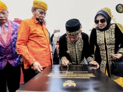 Taman Budaya Tugu Hasan M Bahasyuan diresmikan Bupati Samsurizal pada peringatan Hut Kabupaten Parimo ke 21