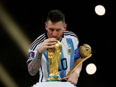 Gara-Gara Kebanyakan Trofi, Lionel Messi Hibahkah Pialanya untuk sang Rekan di Timnas Argentina