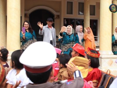 Bunda PAUD, Sambut Rombongan Pawai Budaya Anak Usia Dini