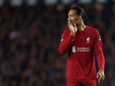 Ditinggalkan Jordan Henderson, Virgil van Dijk Siap Jadi Kapten Liverpool