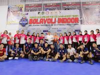 Atlet Vollyball Indoor Putra – Putri Sulteng Lolos PON XXI Aceh – Sumut : Bupati dan Wakil Bupati Parimo Serahkan Piala Kepada Atlet Finalis