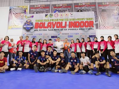 Atlet Vollyball Indoor Putra – Putri Sulteng Lolos PON XXI Aceh – Sumut : Bupati dan Wakil Bupati Parimo Serahkan Piala Kepada Atlet Finalis