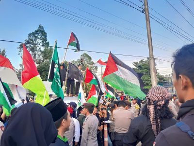 Massa Aksi Bela Palestina Geruduk Mc Donald Palu