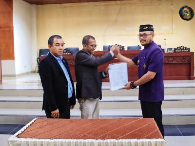 Sekda Zulfinasran Hadiri Rapat Paripurna DPRD Tentang Pengesahan Perda Tahun Anggaran 2024