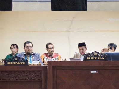 Pj. Bupati Richard Arnaldo Hadiri Rapat paripurna DPRD Kabupaten Parimo