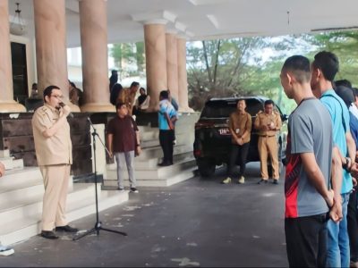 Pj. Bupati Parimo Richard Support Tim Sepak Bola ASN Parimo Sebelum Pemberangkatan