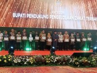 Pj. Bupati Parigi Moutong Terima Anugerah BAZNAS Awards 2024