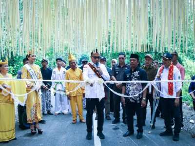 Bupati Morut Resmikan Jalan Beteleme-Korobonde