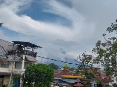 Gunung Marapi Erupsi, Letusan 1.000 Meter di Atas Puncak