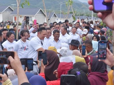 Gubernur Sulteng dan Walikota Palu Dampingi Menteri ATR/BPN Serahkan Sertifikat Tanah Korban Bencana Di Petobo