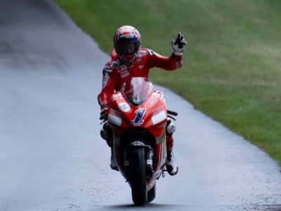 Motor MotoGP Bekas Legendaris Casey Stoner dan Loris Capirossi Dilelang Untuk Publik