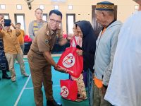 Penyaluran 100 Paket Sembako Dalam Rangka Hari Bhayangkara Ke 78