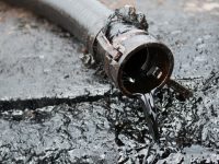 Harga Komoditas Mayoritas Turun: Minyak Mentah 2,1 Persen, Timah 1,1 Persen