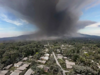Ribuan Warga Korban Erupsi Gunung Lewotobi telah Dievakuasi ke Tiga Posko