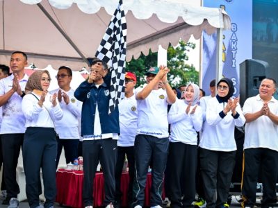 Gubernur Melepas Jalan Santai, Optimis Estafet Kepemimpinan Berada di Jalur yang Benar