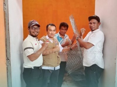 BPBD Parigi Moutong Salurkan 50 Bronjong untuk Cegah Longsor Bahu Jalan di Sausu Gandasari