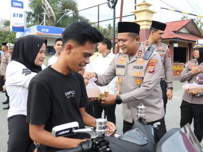Kapolres Parigi Moutong Bagikan Takjil hingga Santuni Anak Yatim di Bulan Ramadhan