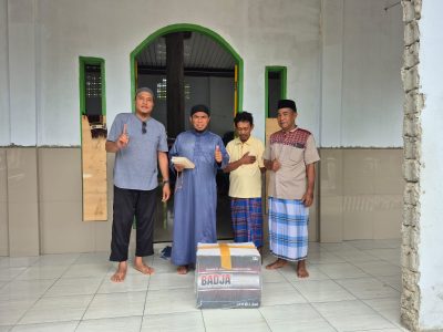 Peduli Rumah Ibadah, Rachmat Syah Tawainella Salurkan Genset untuk Masjid Al-Amin