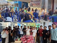 Reses di Parigi Tengah, Faisan Bagikan 75 Jaket Pelampung, Nelayan: Sangat Dibutuhkan