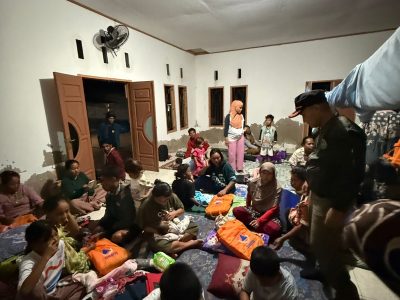 Hujan Deras Picu Banjir diPombalowo, Warga Mengungsi