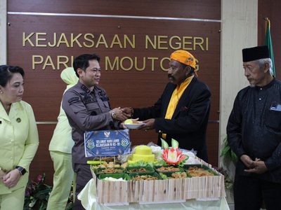 Bahas Sanksi Adat, Kajari Parimo Tekankan Aturan dan HAM