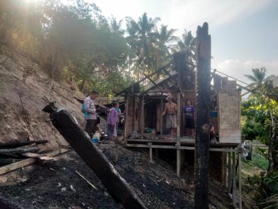 Ditinggal ke Kebun, Rumah Warga di Tinombo Terbakar Diduga dari Tungku