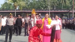 Disambut Adat Kaili, Kapolres Parimo Tegaskan Komitmen Layani Masyarakat
