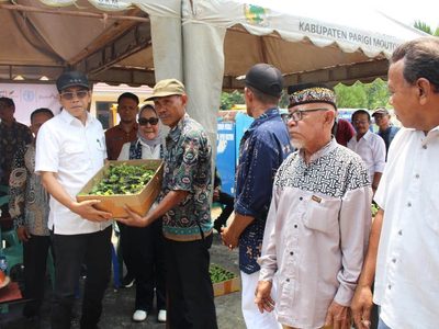Bupati Parimo Salurkan Bibit Cabai, Dukung Ketahanan Pangan Masyarakat