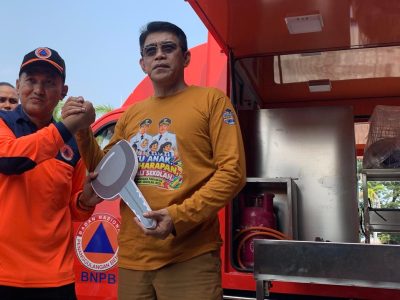 Bupati Erwin Burase Serahkan Mobil Dapur Lapangan dari BNPB ke BPBD Parimo